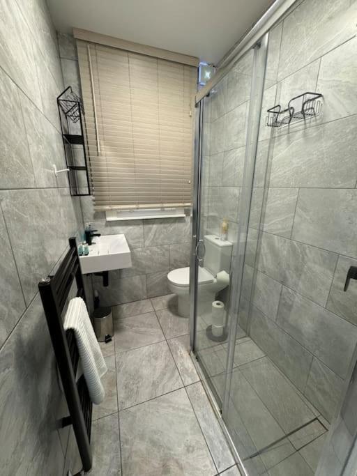 East London 2 Bed Garden Flat! 1 Min From Station! Appartement