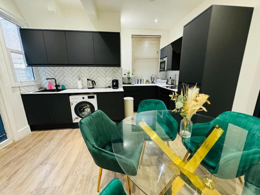 Appartement East London 2 Bed Garden Flat! 1 Min From Station! Londen